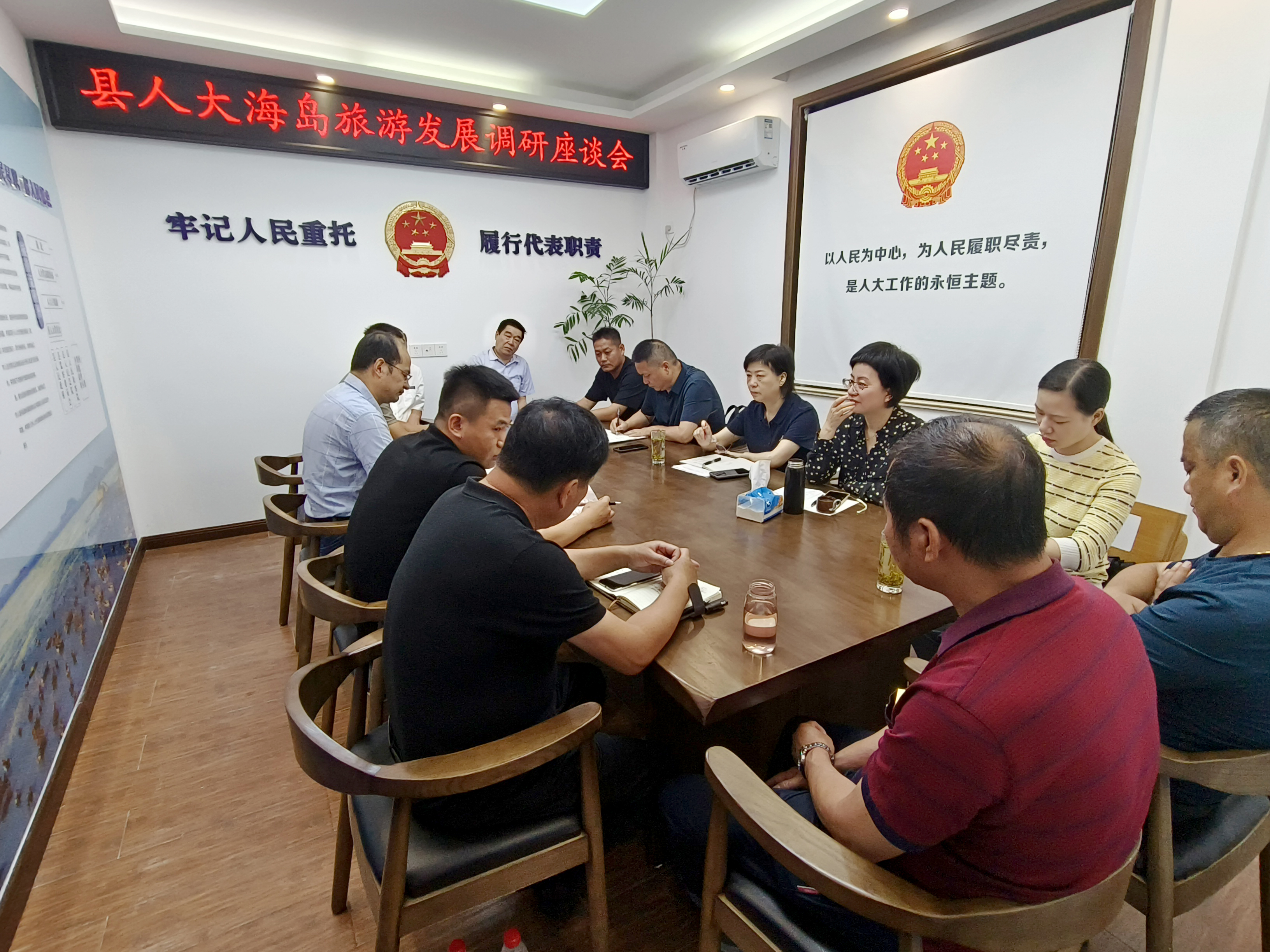 傅副进人大联络站.jpg 傅副进人大联络站.jpg