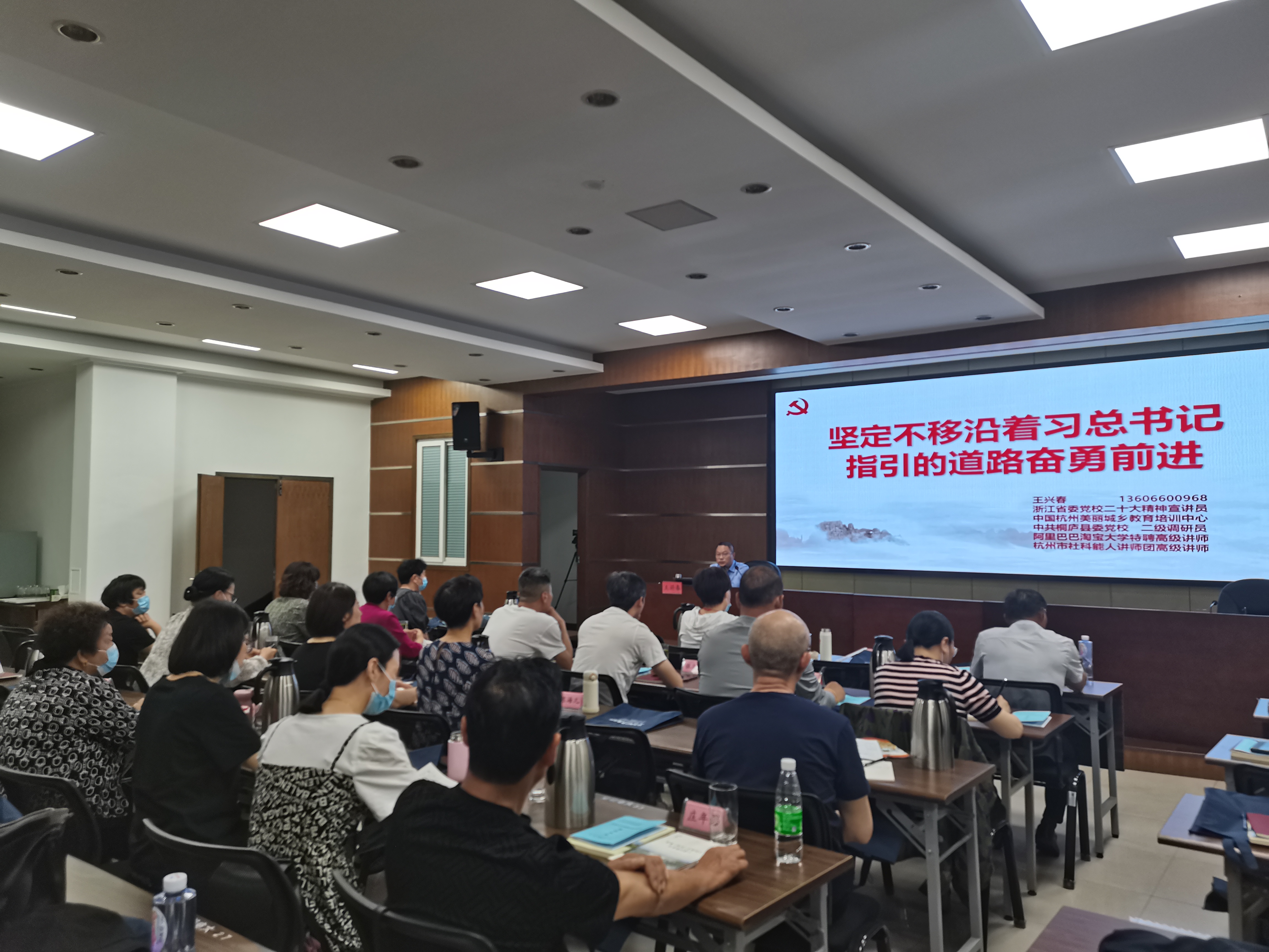 理论讲授.jpg 理论讲授.jpg