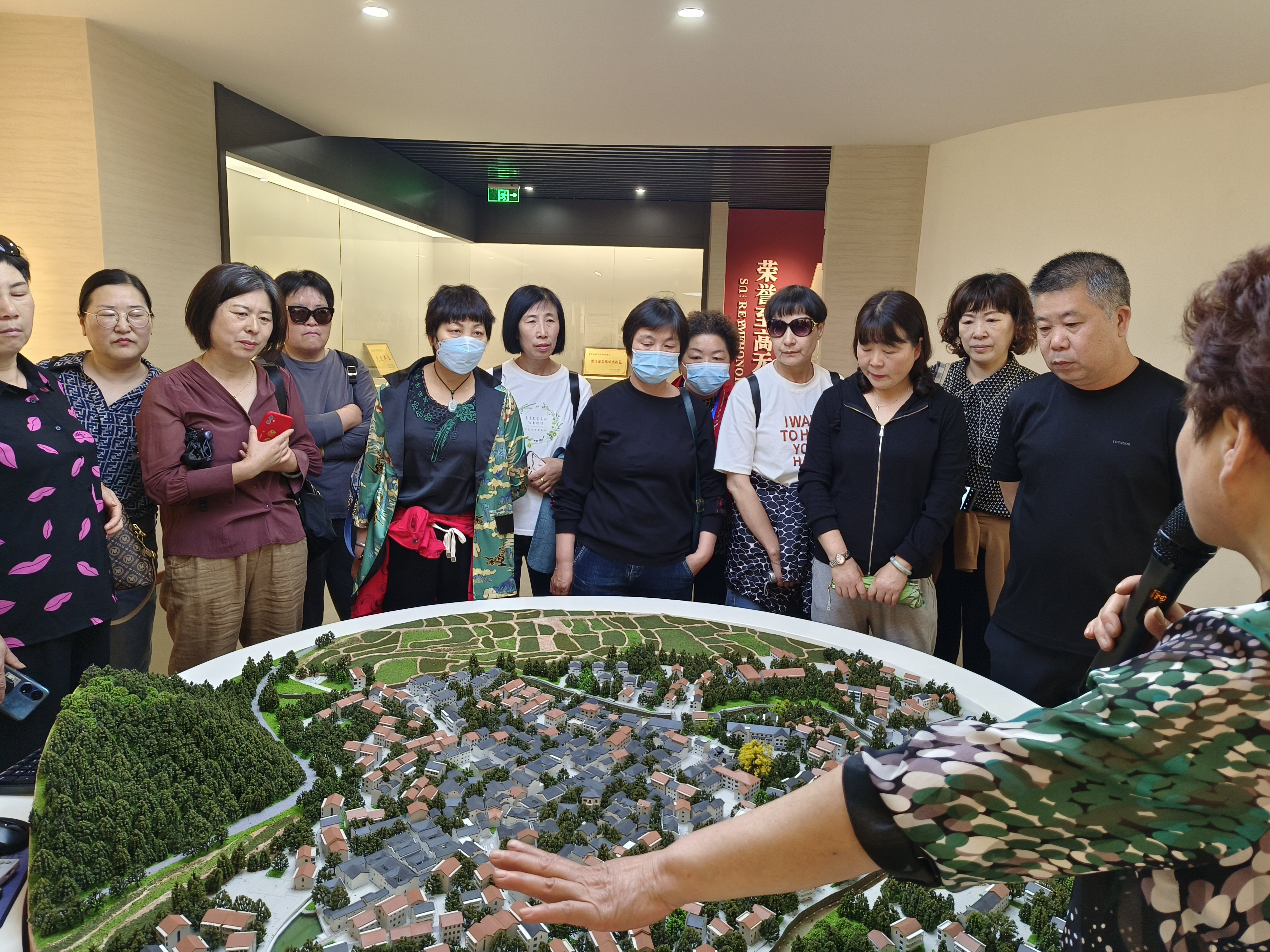 现场观摩.jpg 现场观摩.jpg